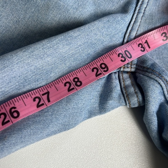 MESHKI Straight Lightwash Jeans - Picture 10 of 10